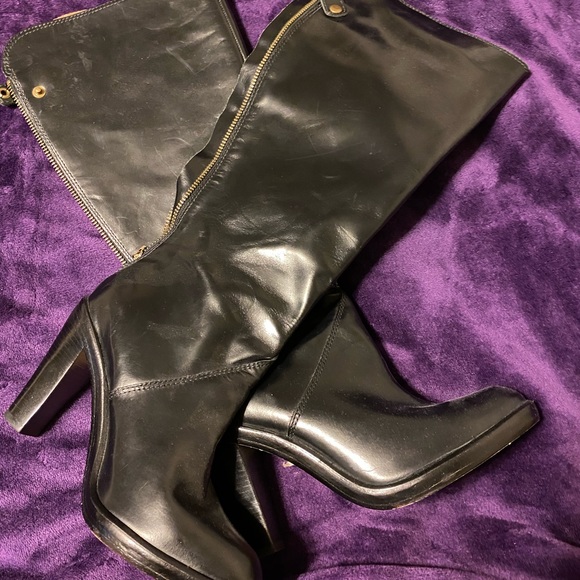 Michael Kors heeled boot - Picture 2 of 2